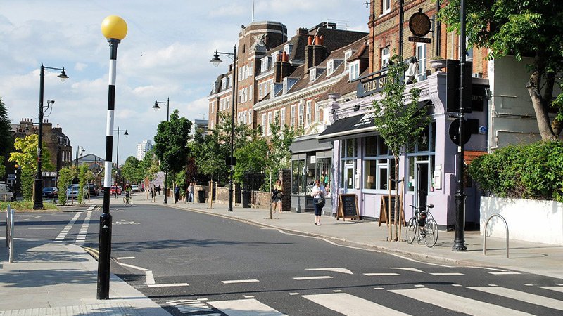 Clapham Common area with residential streets, flats and green park space in South London